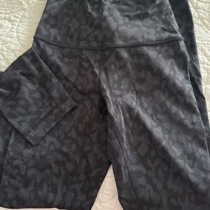 Lululemon Athletica Black camo Leggings